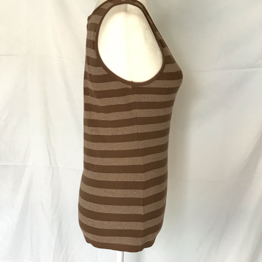 Carlson Large Beautiful Top - Picture 3 of 5